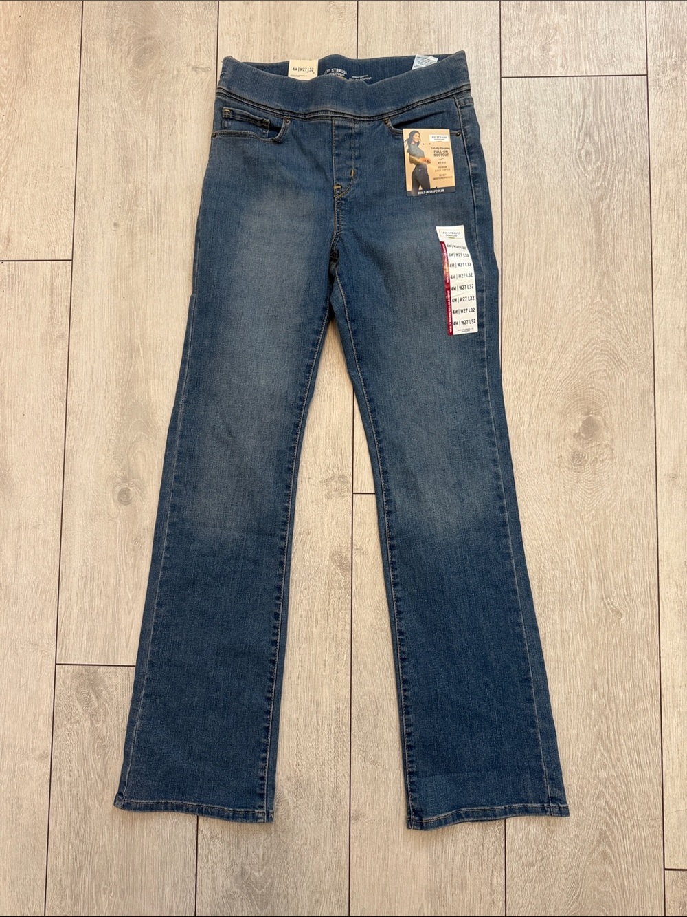 LEVI STRAUSS SIGNATURE GOLD Totally Shaping Blue Stretch Bootcut Jeans, 4/27”w - Picture 1 of 4